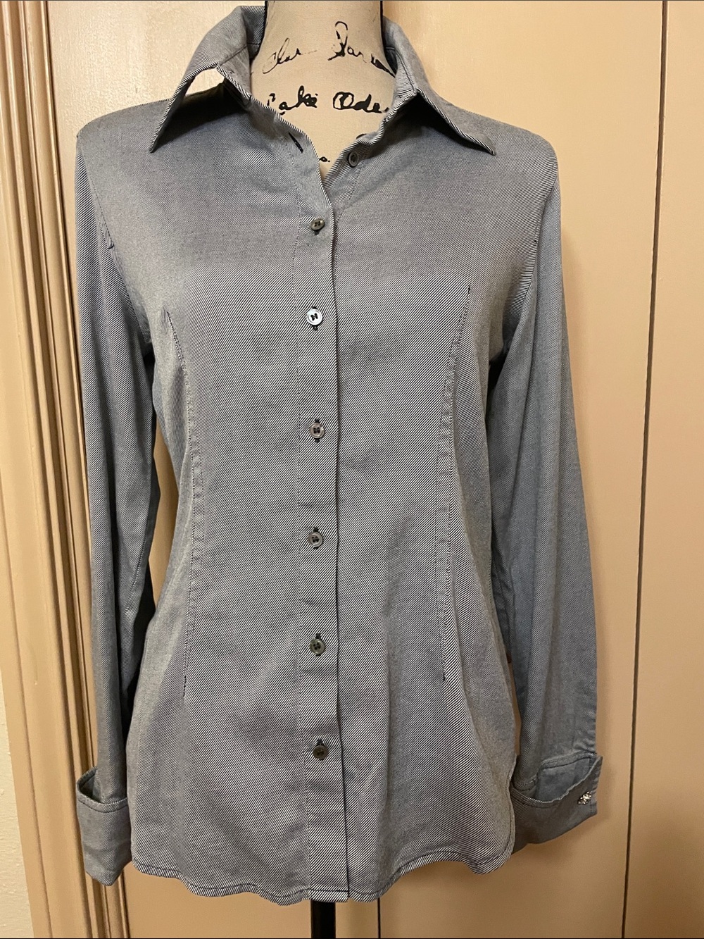 Women’s Hairline Stripe Button-Down Collared Shirt with cuff links, Size 8